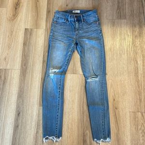 Madwell Distressed 9” High Rise Skinny